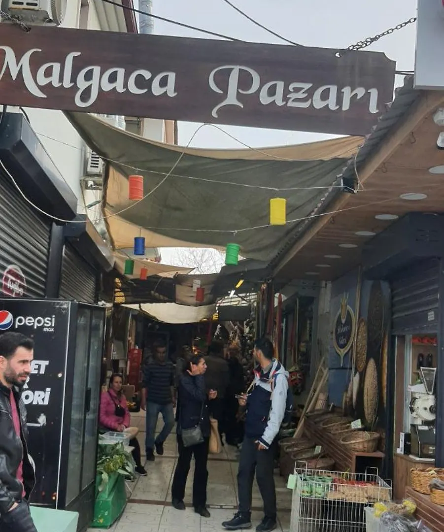 Urla Sanat Sokagi Bahceli Ev 아파트 터키